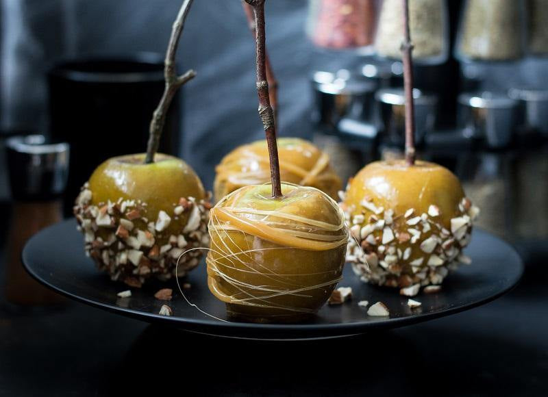 Autumn Spice Caramel Apples